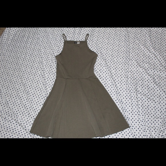 Dress - Picture 2 of 5